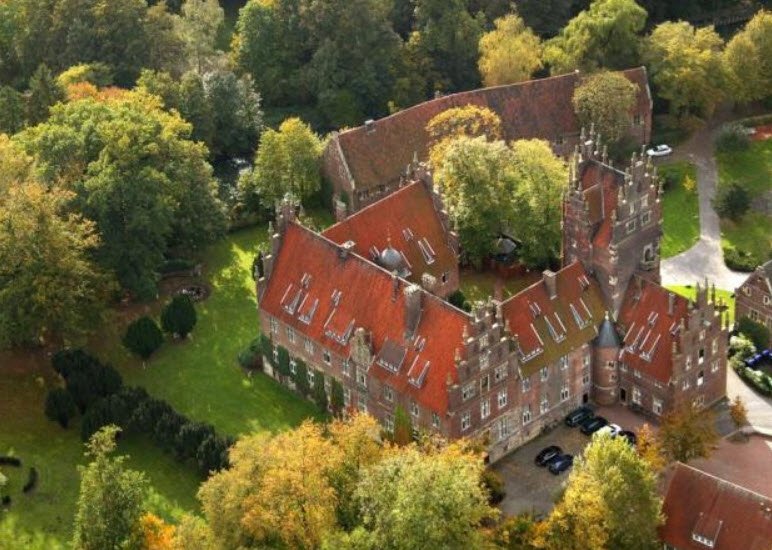 Schloss Heessen | Privatschule und Internat seit 1957, Germany